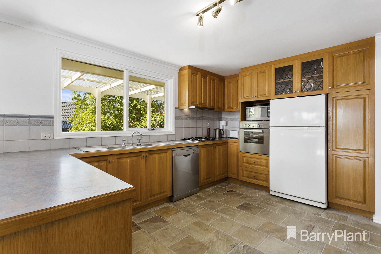 86 Mary AvenueWheelers Hill, VIC 3150, Wheelers Hill - Thumbnail 3