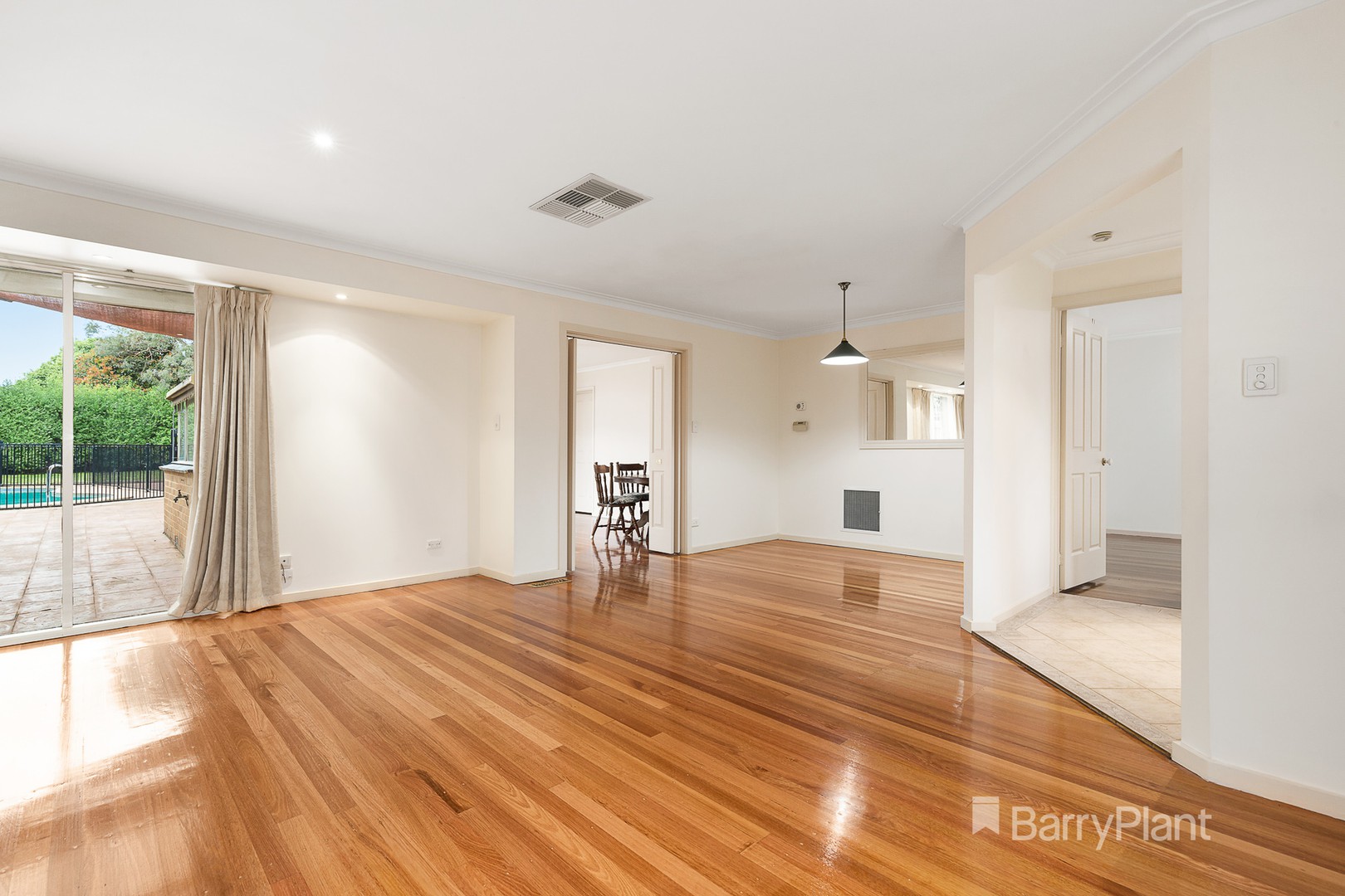 3 Faversham SquareFerntree Gully, VIC 3156, Ferntree Gully - Thumbnail 3