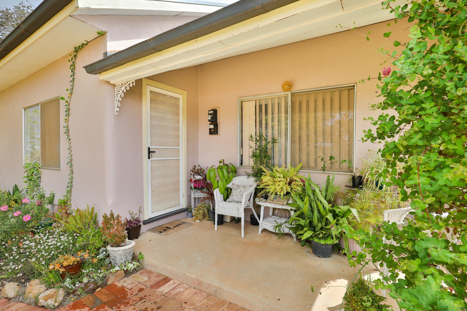 9 Edwards Street, West End, QLD, 4810, West End - Thumbnail 2