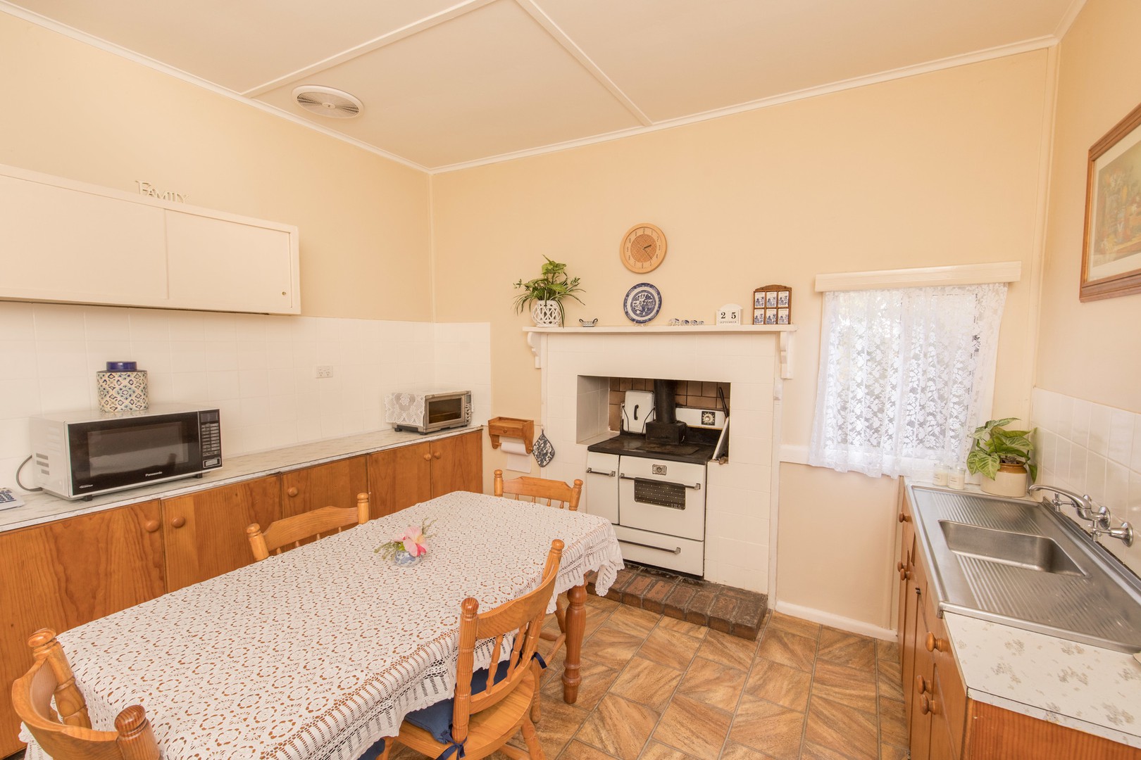 9 Edwards Street, West End, QLD, 4810, West End - Thumbnail 4
