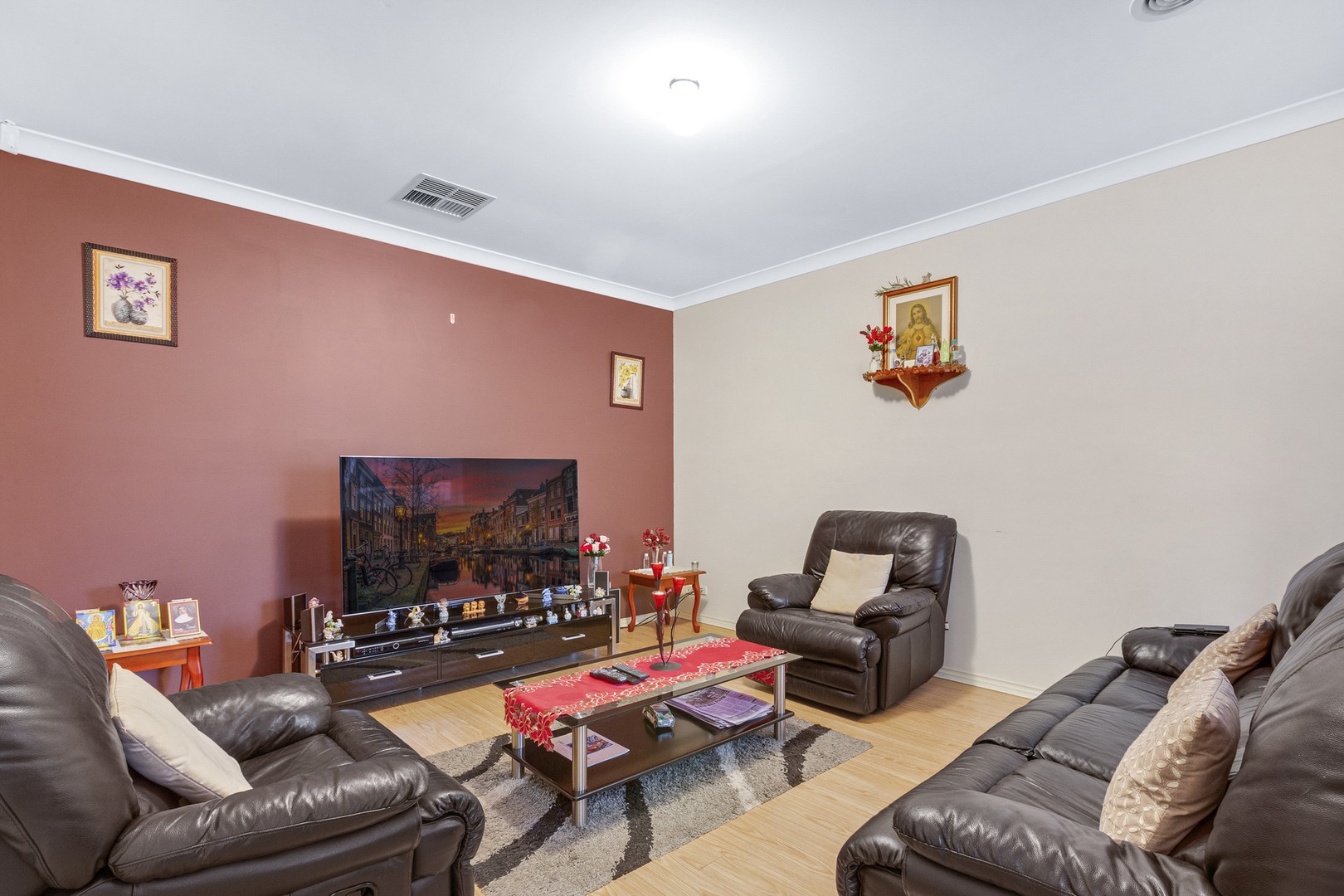 1/1 Stockwell CrescentKeilor Downs, VIC 3038, Keilor Downs - Thumbnail 2
