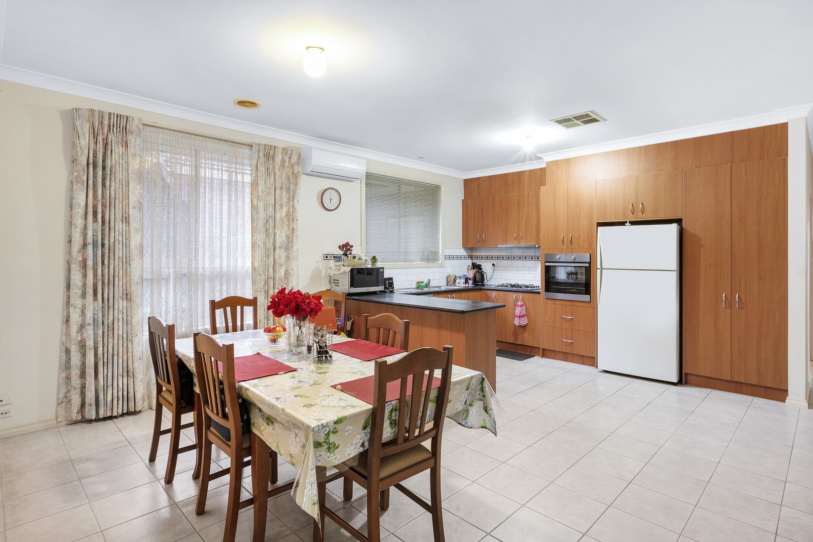 1/1 Stockwell CrescentKeilor Downs, VIC 3038, Keilor Downs - Thumbnail 4