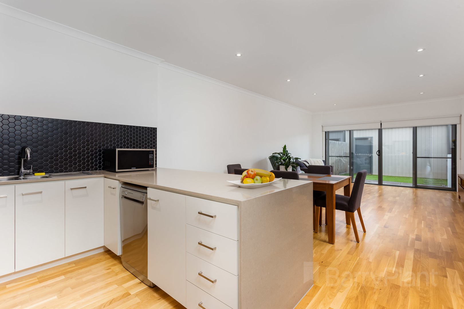 3/37 T E Peters Drive, Broadbeach Waters, QLD, 4218, Broadbeach Waters - Thumbnail 4