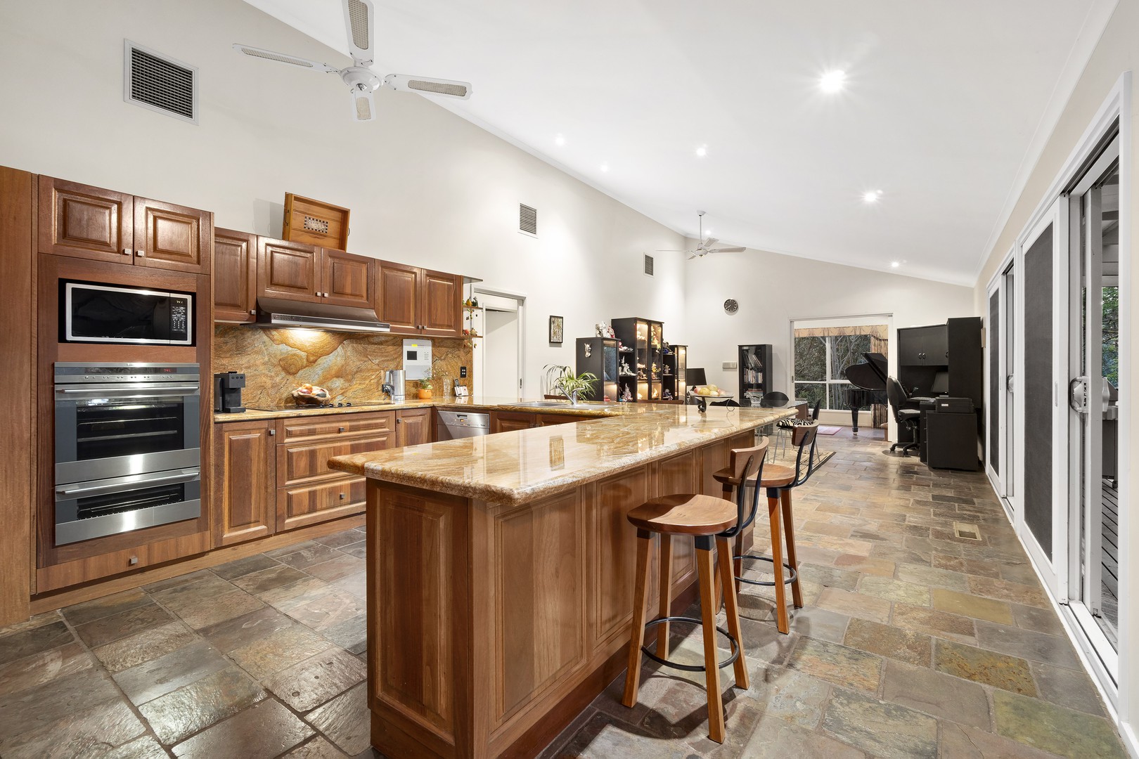 15 Leane DriveEltham, VIC 3095, Eltham - Thumbnail 3