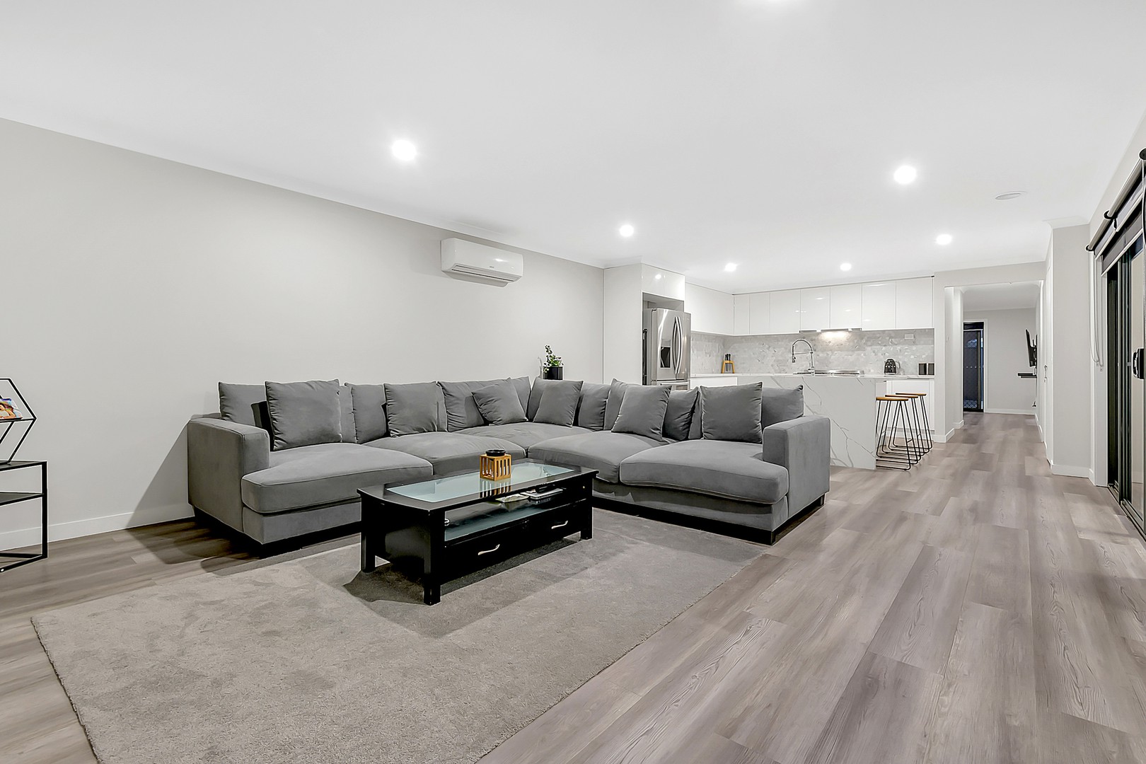 49 Kinglake CrescentCraigieburn, VIC 3064, Craigieburn - Thumbnail 4