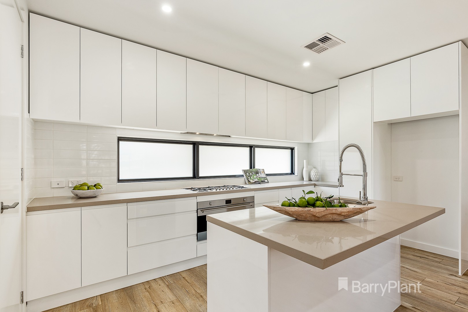 2/18 Clyde StreetDiamond Creek, VIC 3089, Diamond Creek - Thumbnail 2