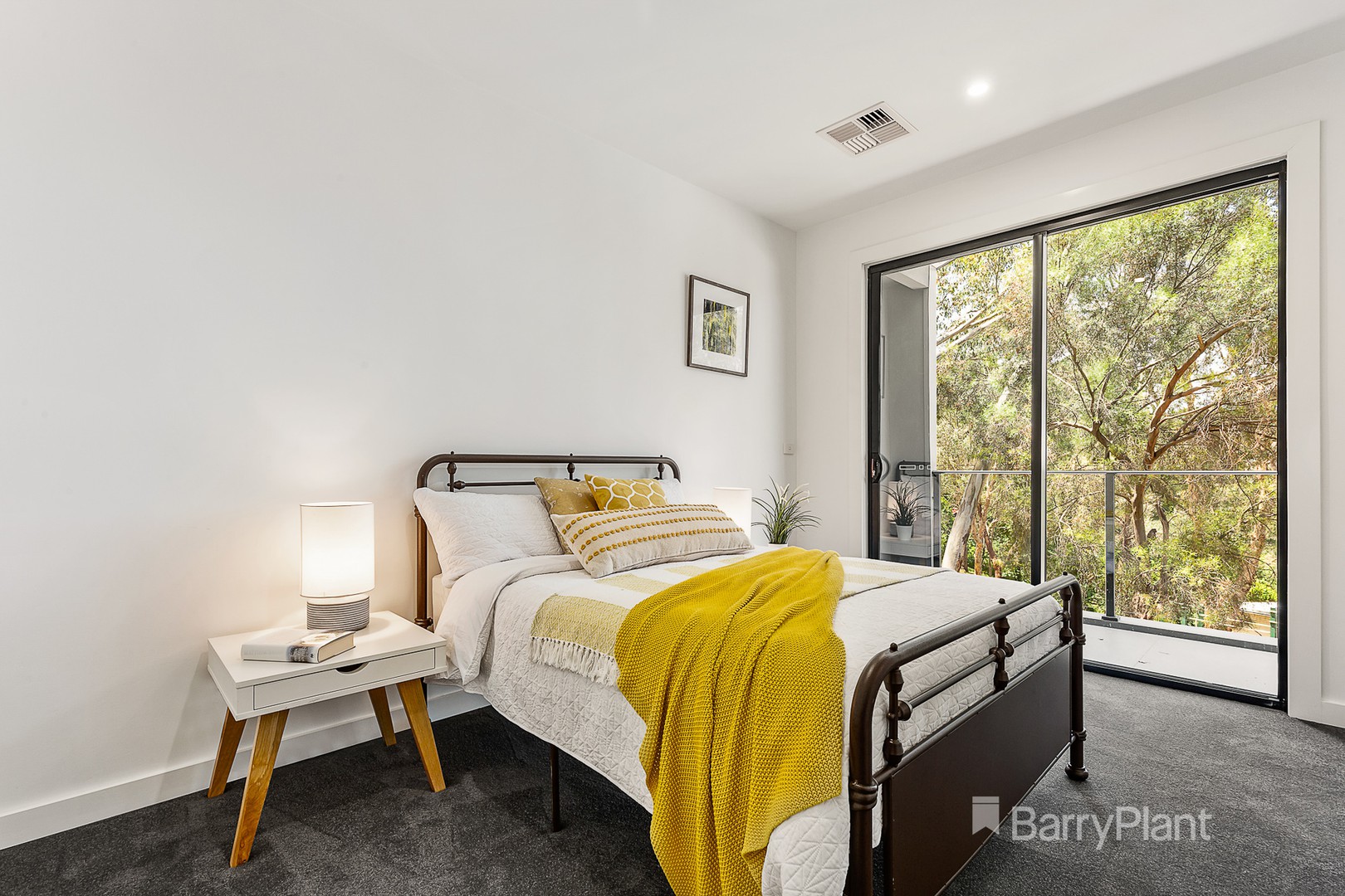 2/18 Clyde StreetDiamond Creek, VIC 3089, Diamond Creek - Thumbnail 4
