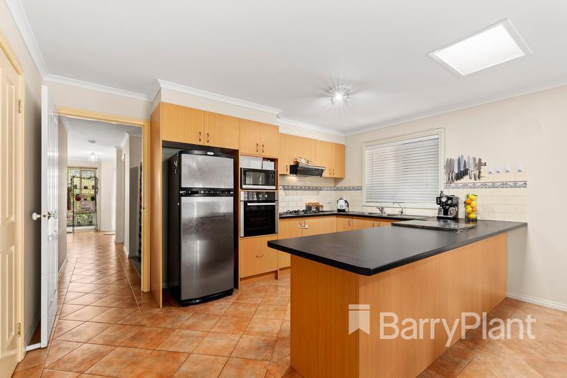 7 Anvil CourtSouth Morang, VIC 3752, South Morang - Thumbnail 2