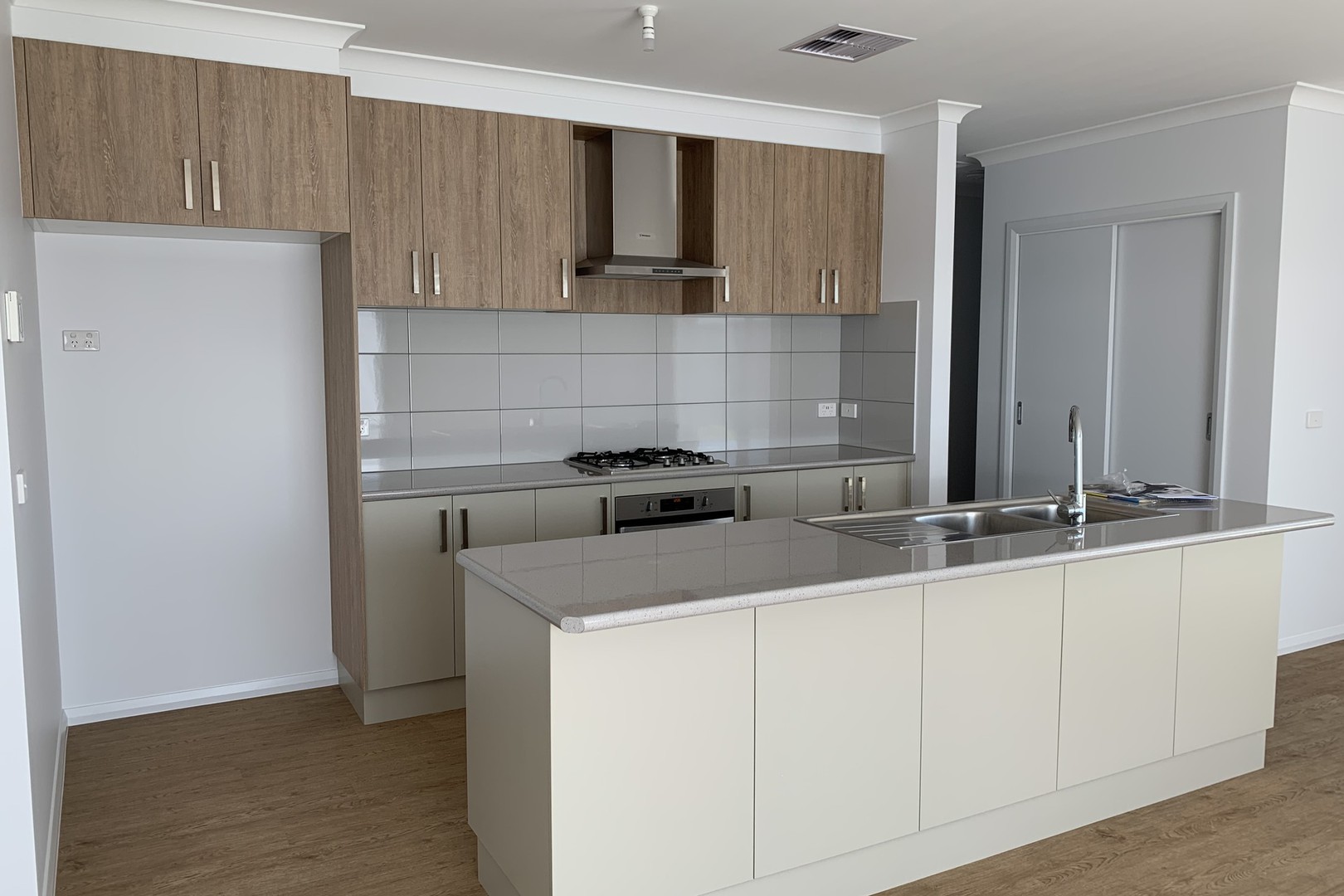 27 Kedmenec Drive, Mildura, VIC 3500 - Thumbnail 2 - 16/10/2020