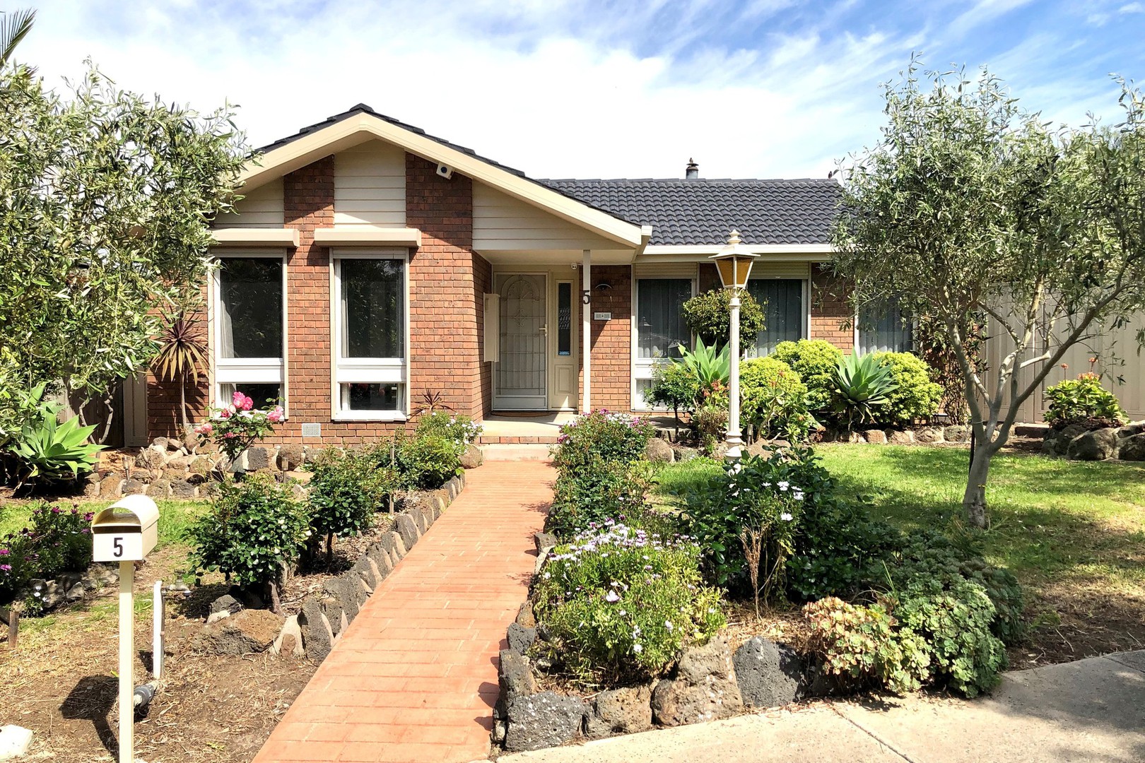 5 Flemington Drive, Mill Park, VIC 3082 - Thumbnail 2 - 19/10/2020