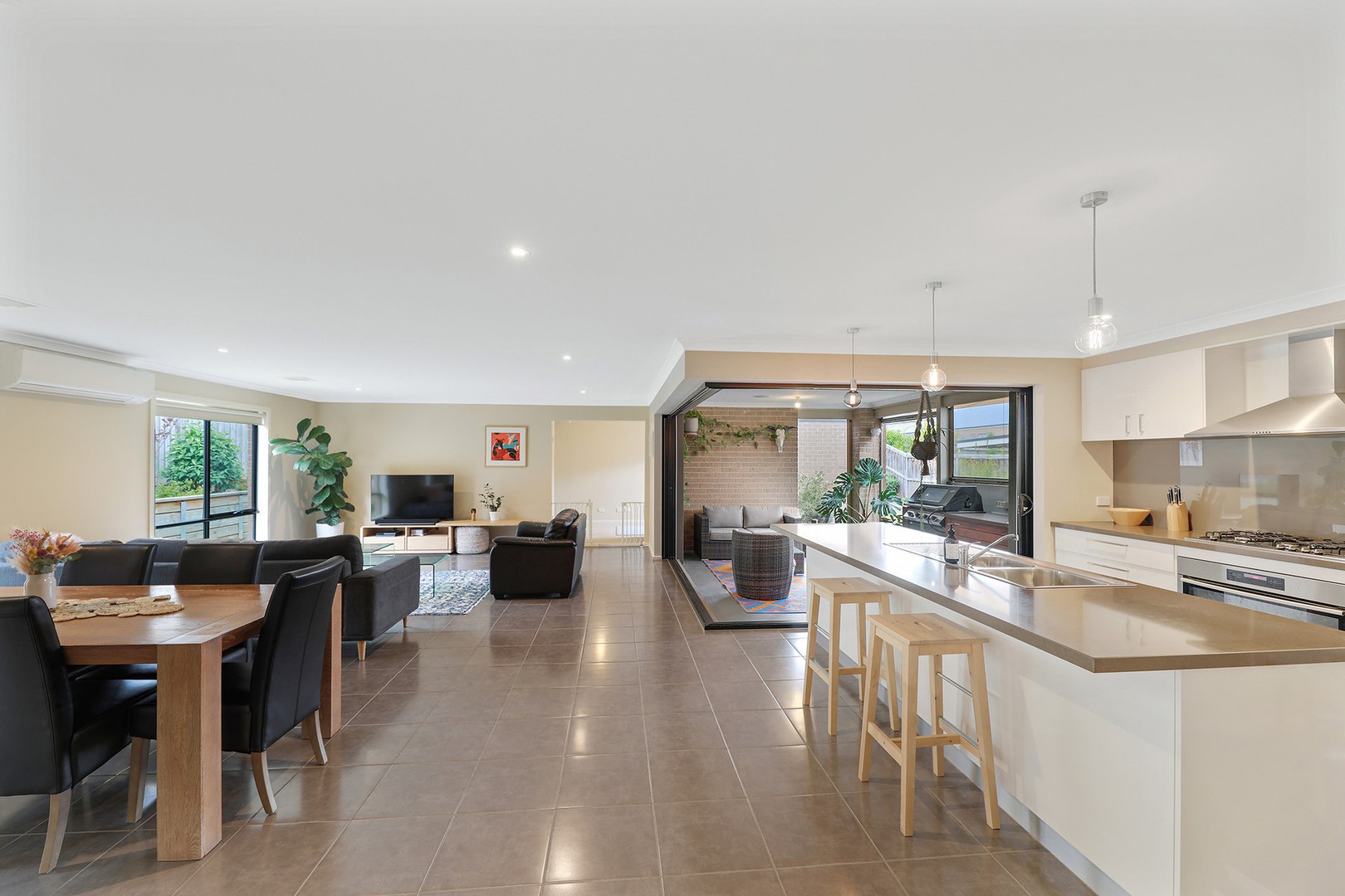 5 Waterview Close, Drouin, VIC 3818 - Thumbnail 2 - 21/10/2020