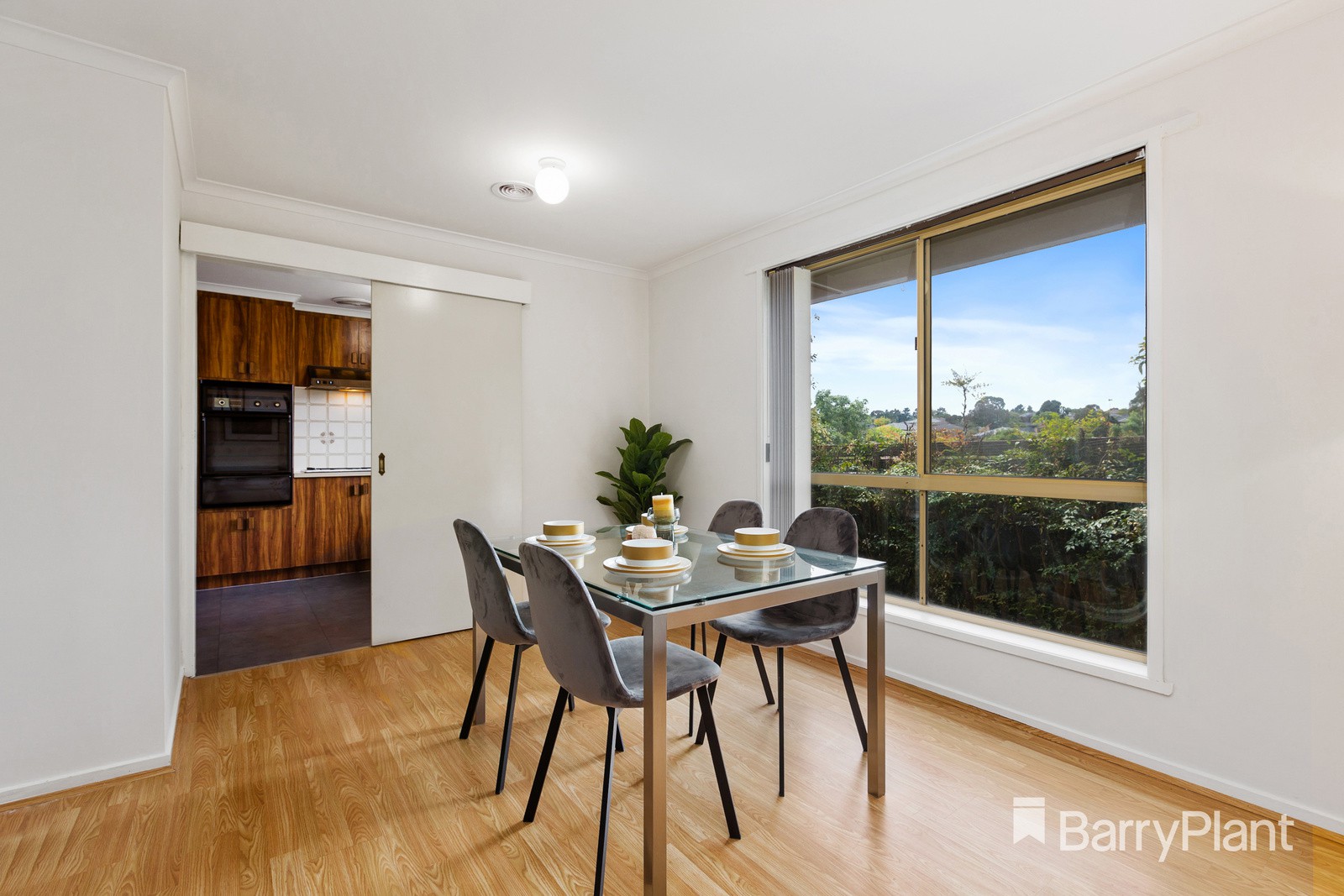 2/300 Blackburn RoadGlen Waverley, VIC 3150, Glen Waverley - Thumbnail 2