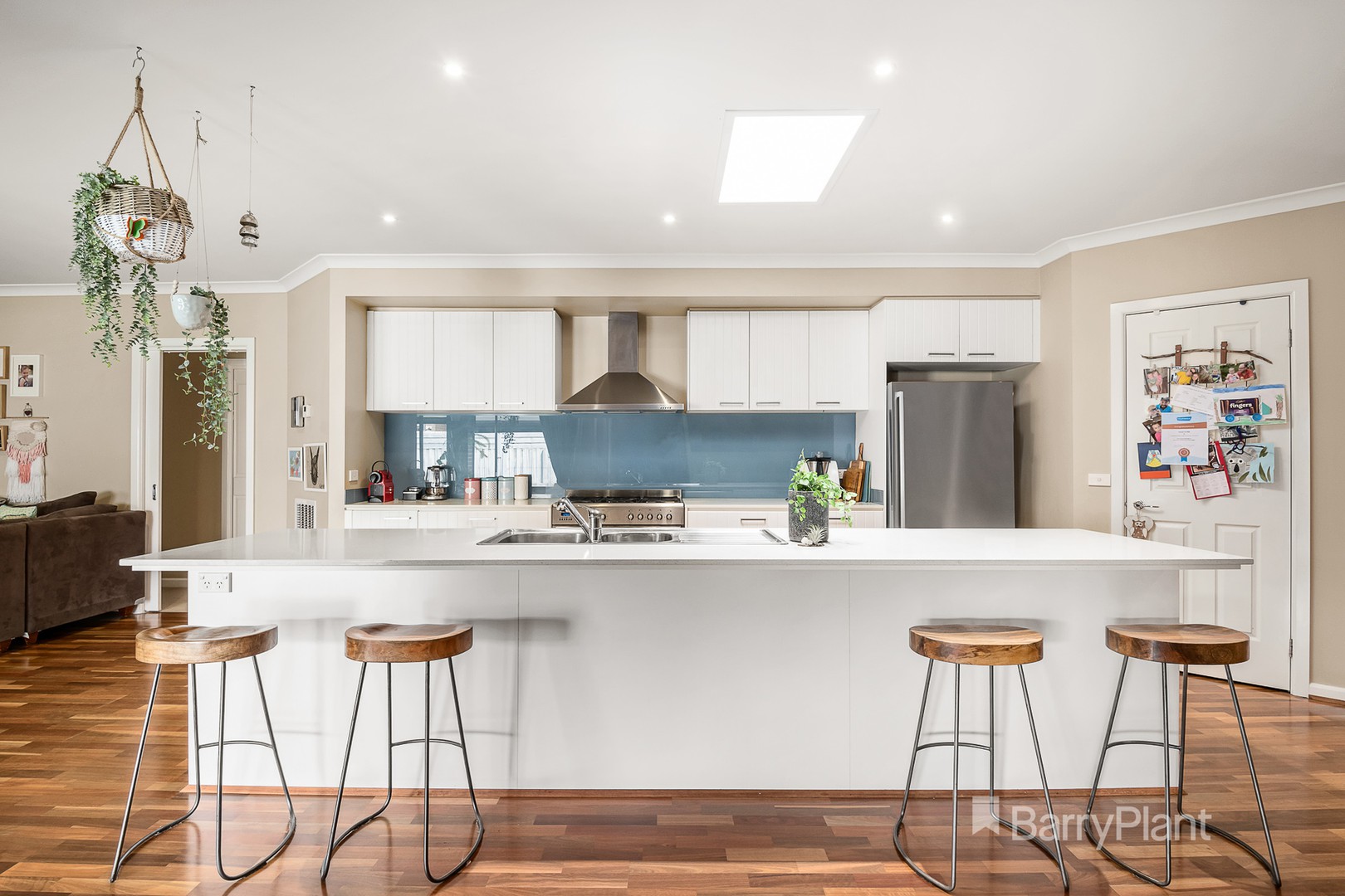 207 Linsell Boulevard, Cranbourne East, VIC 3977 - Thumbnail 2 - 27/10/2020