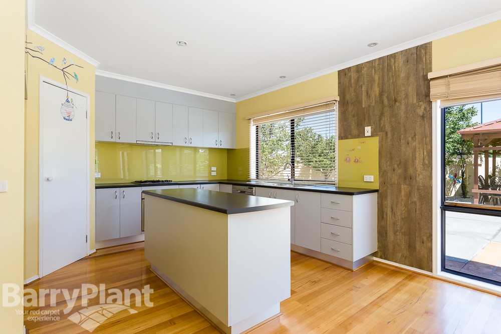 8 Ronaldsay Place, Point Cook, VIC 3030 - Thumbnail 2 - 28/10/2020