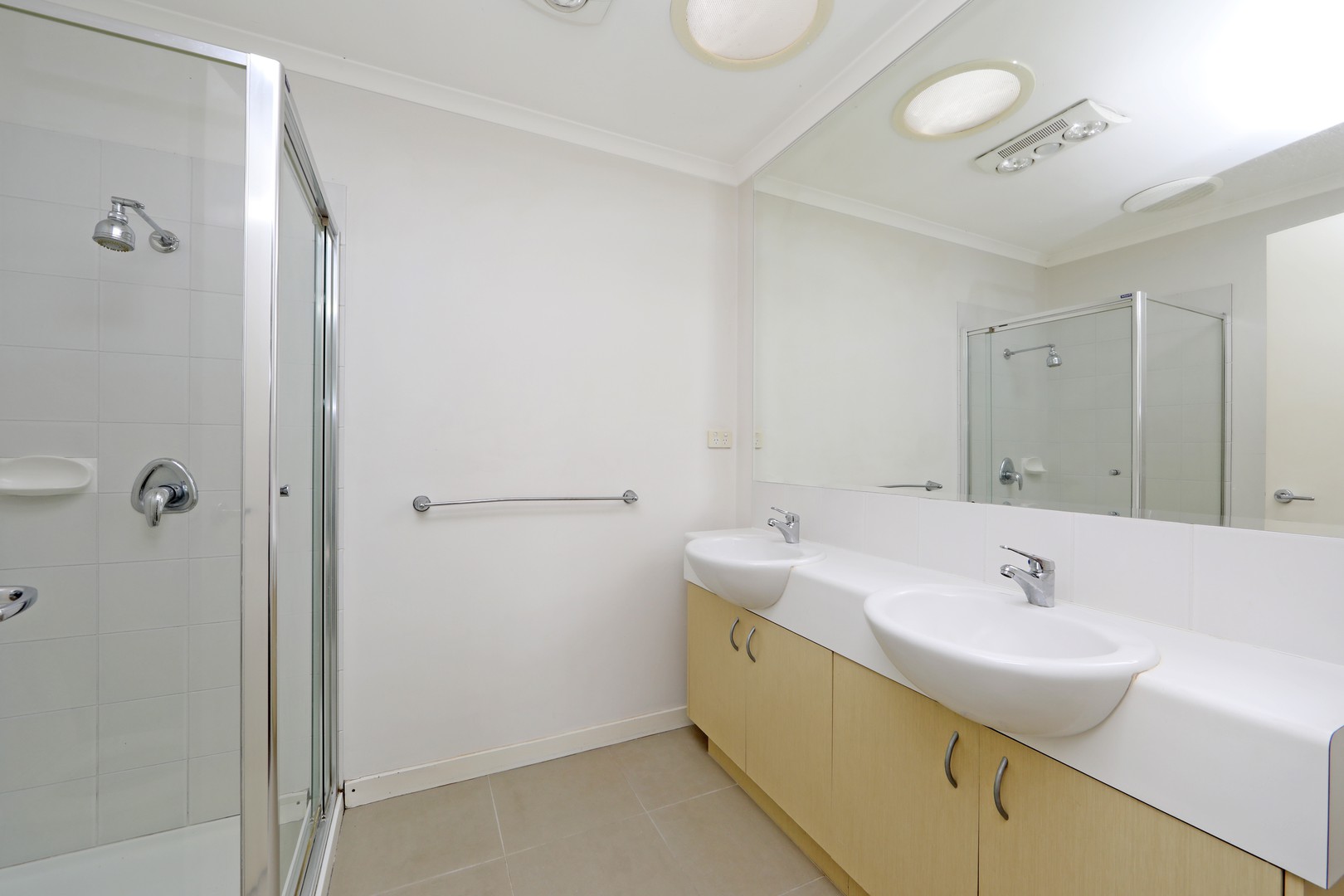75 Sovereign Manors Crescent, Rowville, VIC 3178 - Thumbnail 2 - 30/10/2020