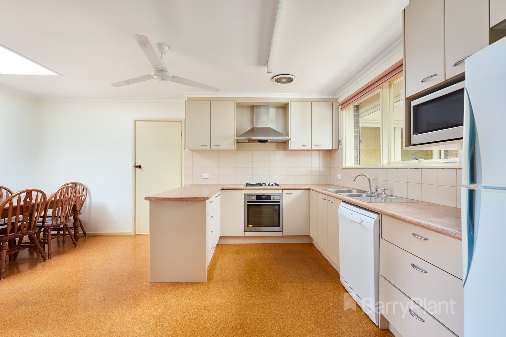 2 Emily CourtSpringvale South, VIC 3172, Springvale South - Thumbnail 2