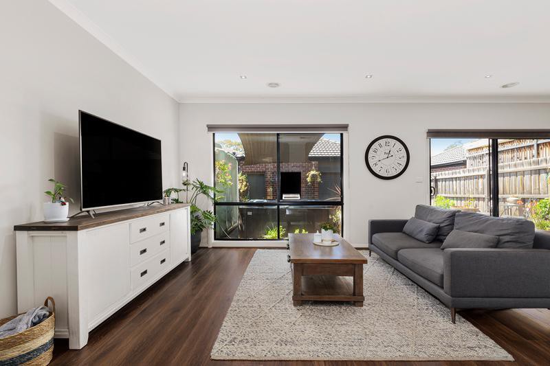 8 Mallard MewsSouth Morang, VIC 3752, South Morang - Thumbnail 5
