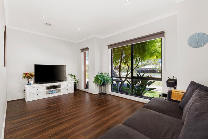 8 Mallard MewsSouth Morang, VIC 3752, South Morang - Thumbnail 6