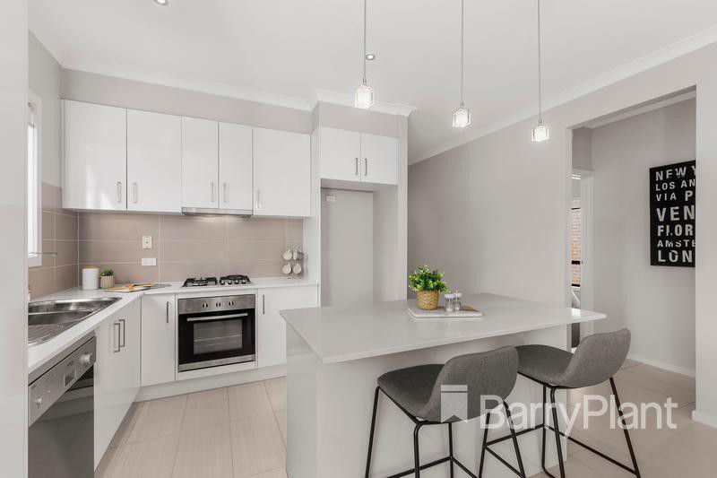 38 Donnelly CircuitSouth Morang, VIC 3752, South Morang - Thumbnail 5