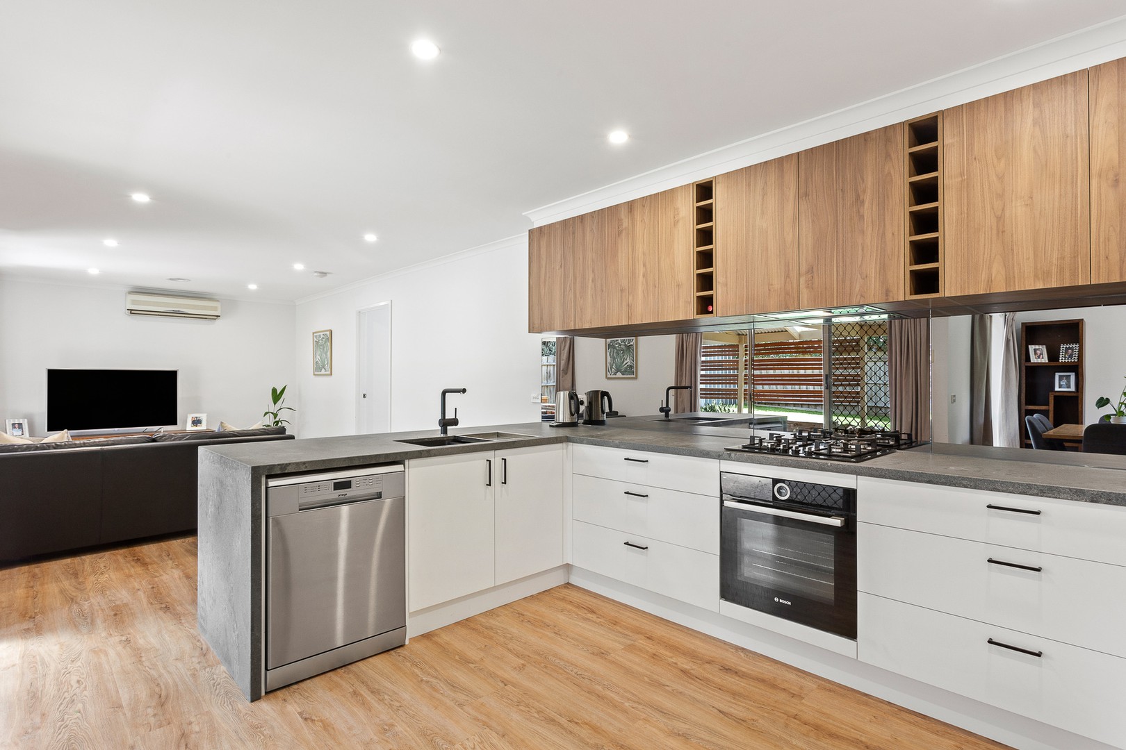 8 Confait CourtBerwick, VIC 3806, Berwick - Thumbnail 3