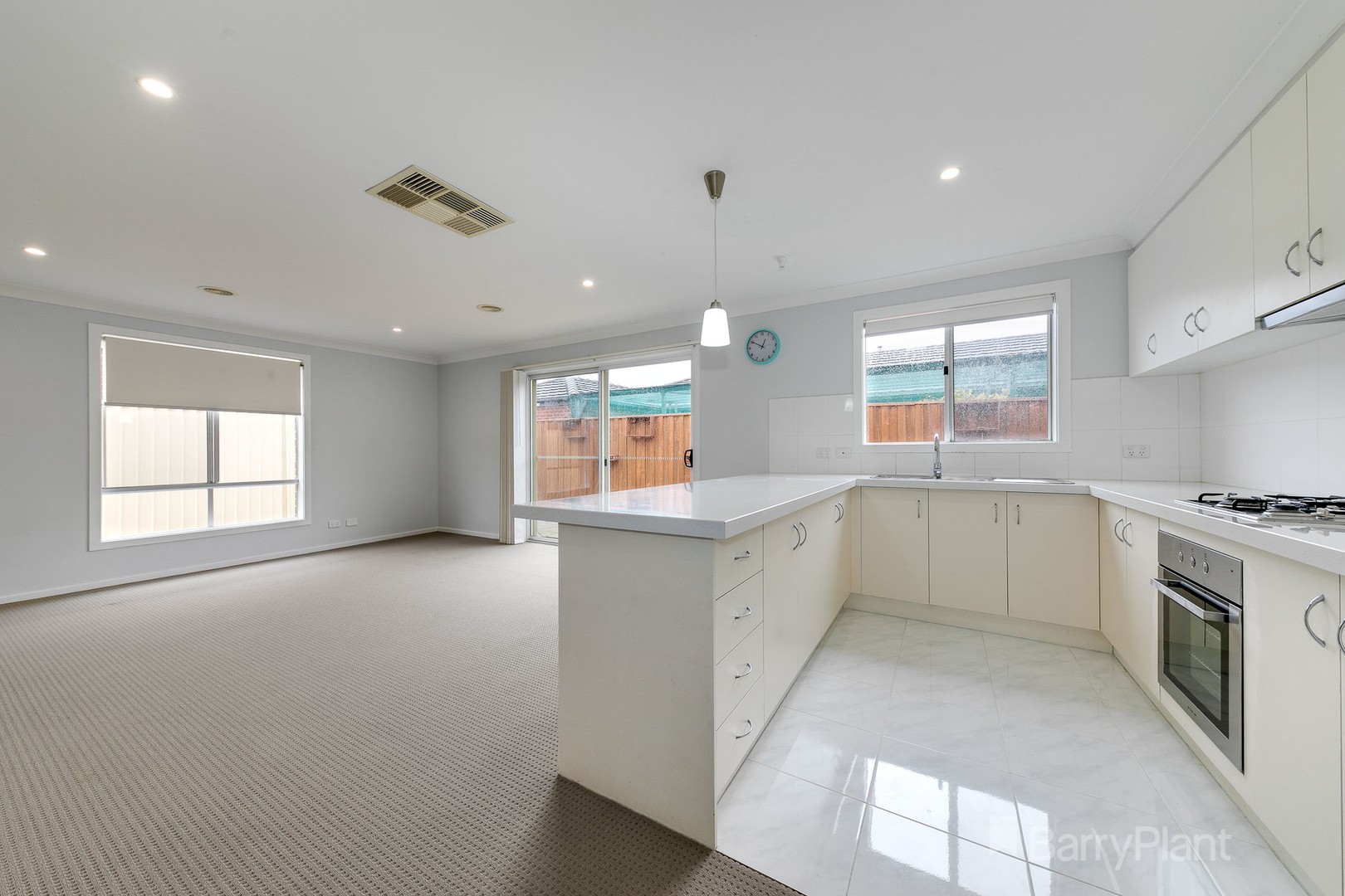 124 Toomuc Valley Road, Pakenham, VIC 3810 - Thumbnail 1 - 10/11/2020