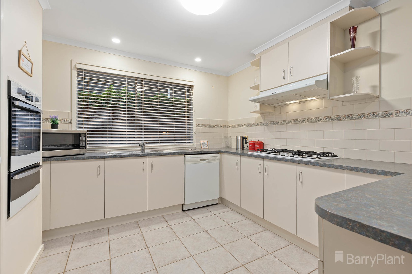 46 Samantha CrescentCranbourne North, VIC 3977, Cranbourne North - Thumbnail 4