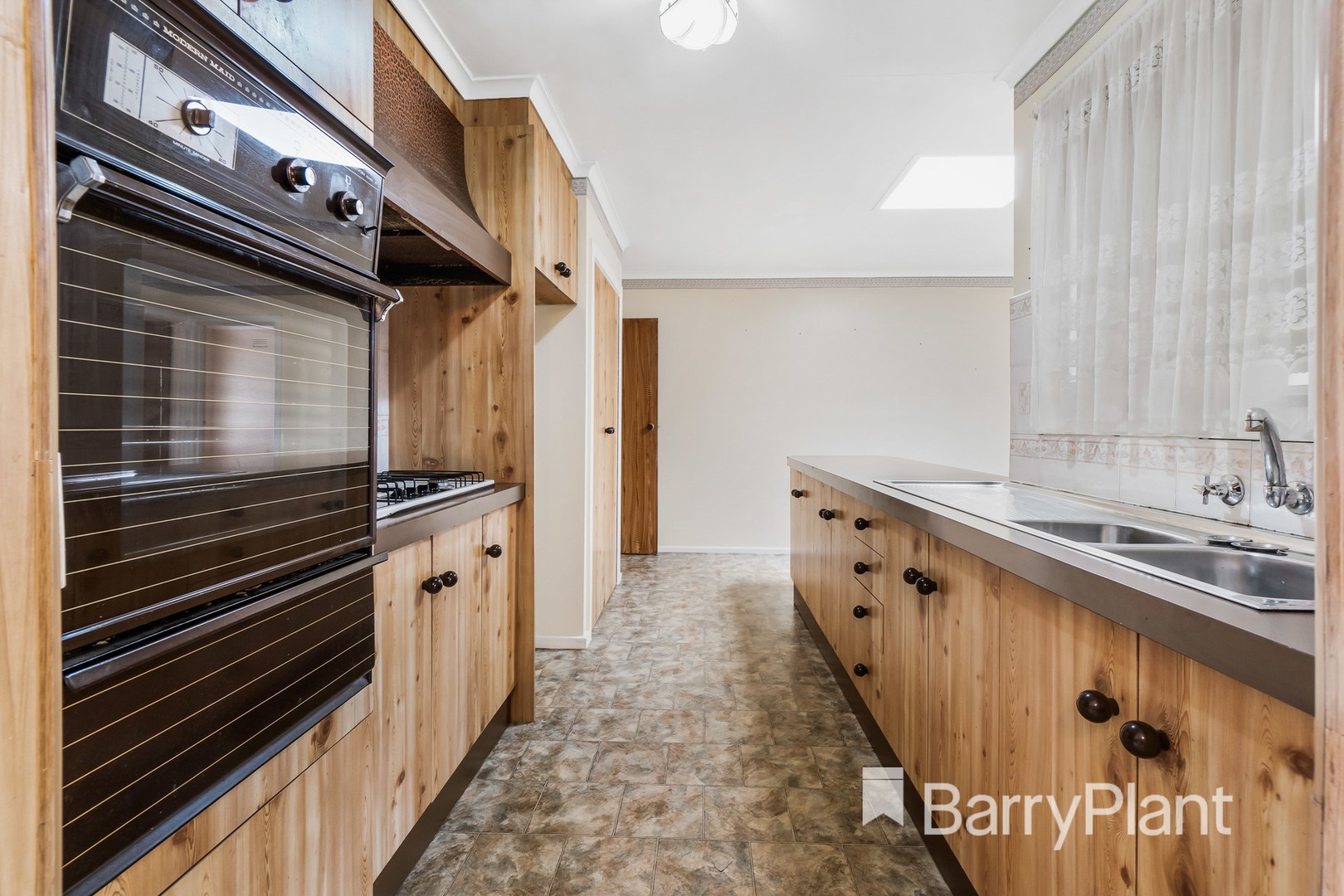 6 Swansea ParadeSt Albans, VIC 3021, St Albans - Thumbnail 2