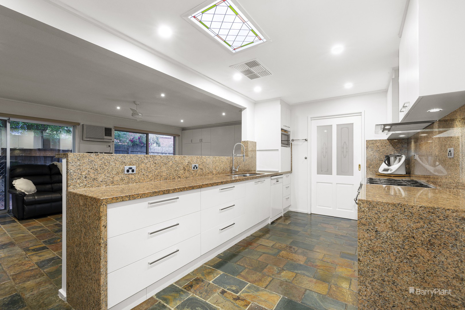 55 Medbury AvenueGreensborough, VIC 3088, Greensborough - Thumbnail 3