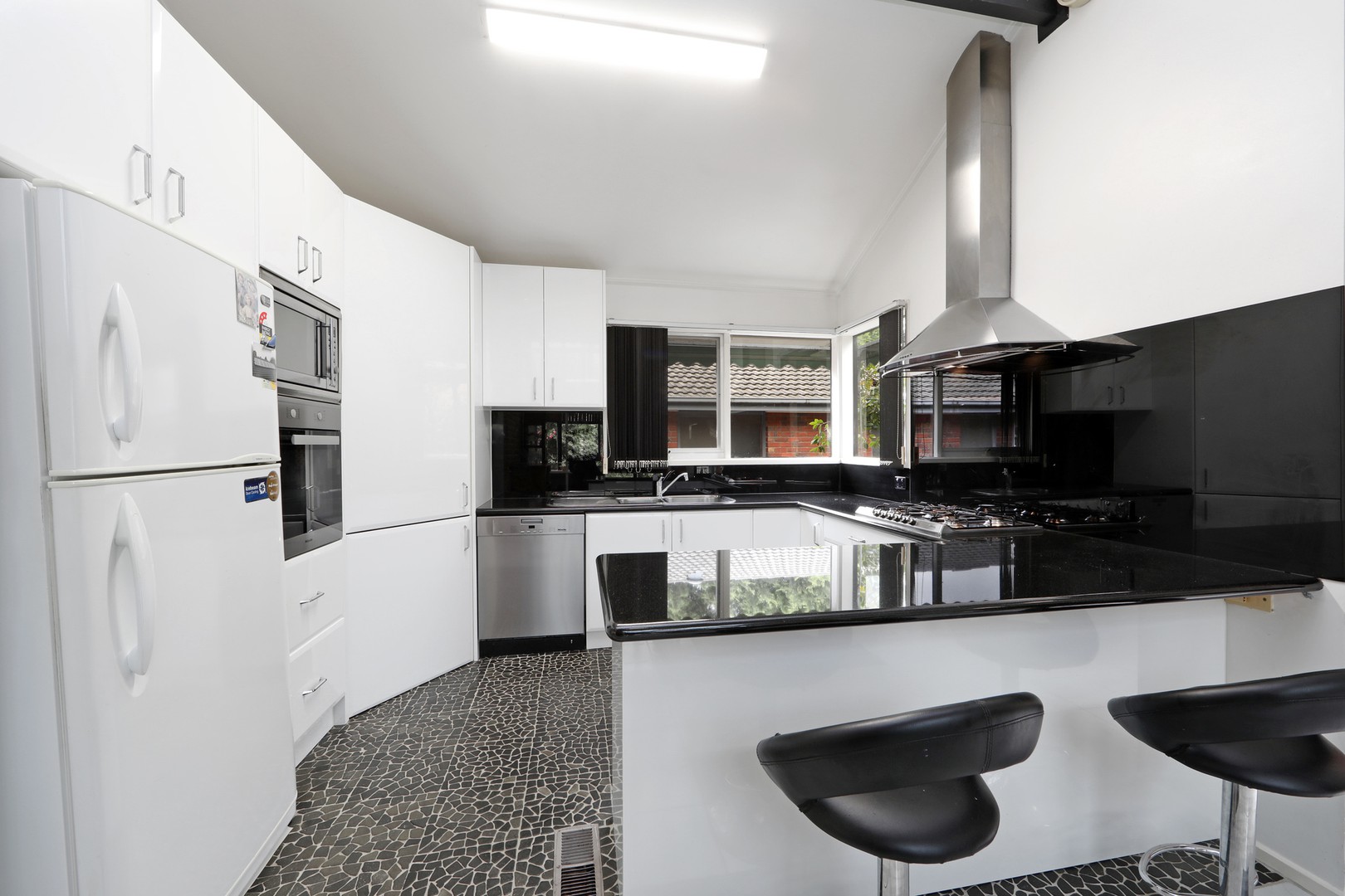 20 Severn CrescentRowville, VIC 3178, Rowville - Thumbnail 7