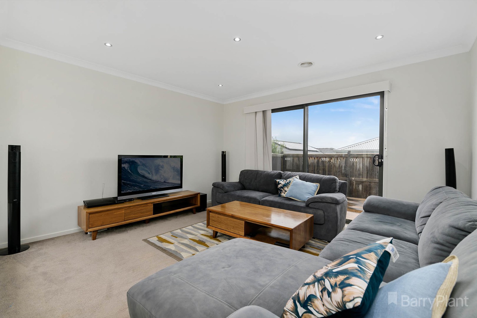 8 Belmont CrescentPakenham, VIC 3810, Pakenham - Thumbnail 3
