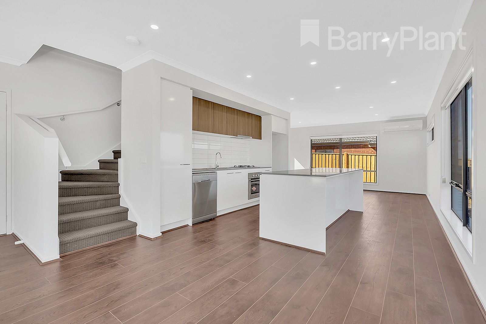 2 Fewster Circuit, Mickleham, VIC 3064 - Thumbnail 1 - 27/11/2020