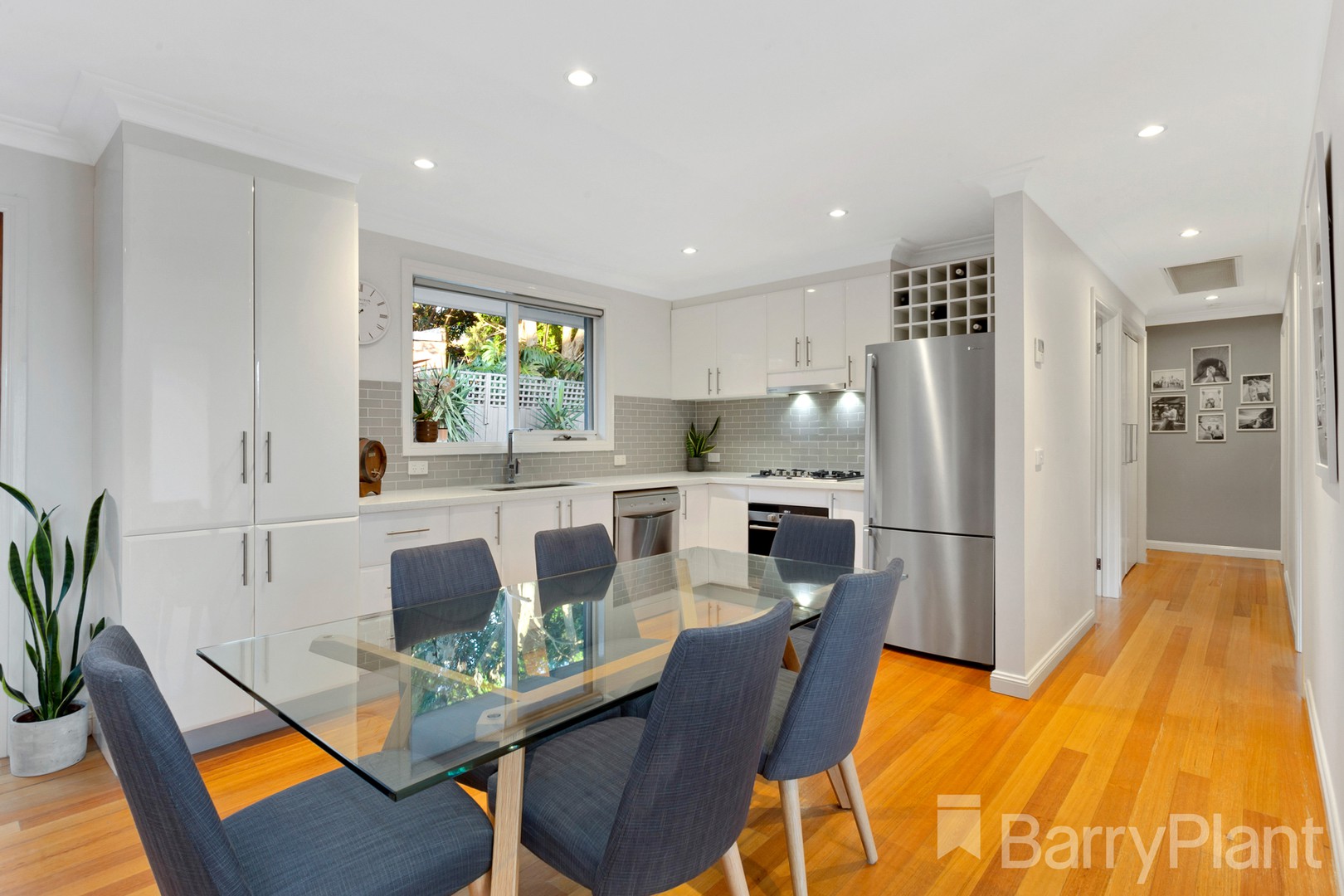 2/49 Hillside RoadMount Waverley, VIC 3149, Mount Waverley - Thumbnail 2