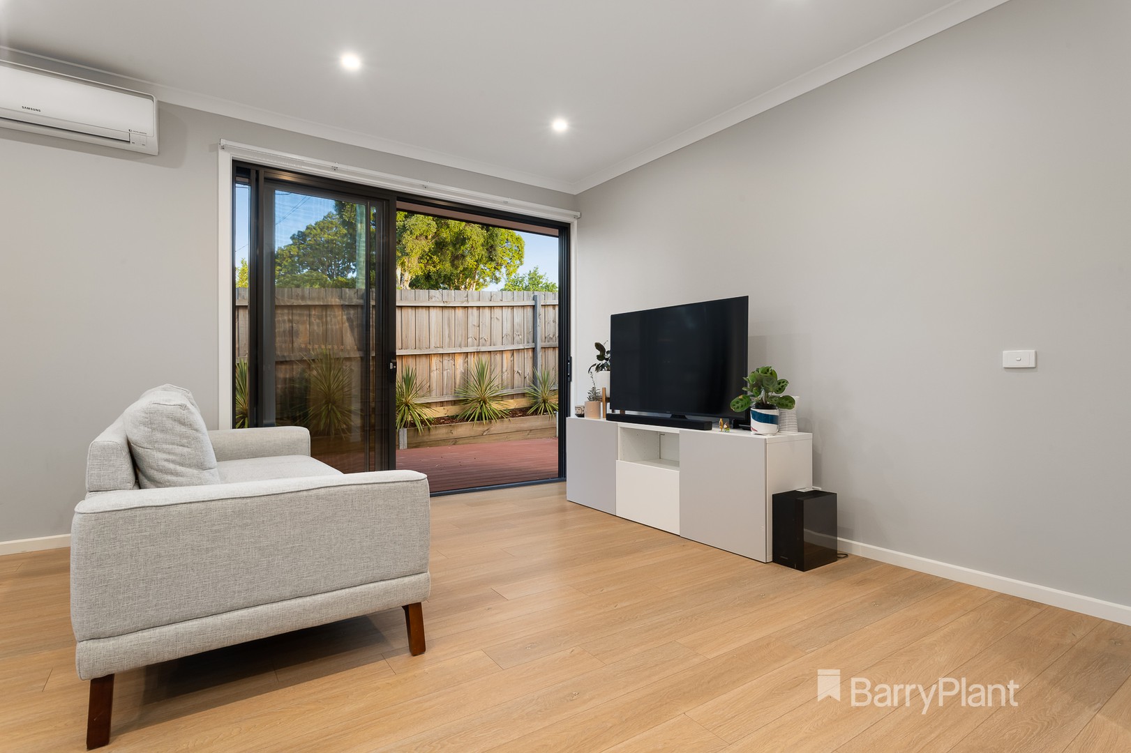 24 James Avenue, Mitcham, VIC 3132, Mitcham - Thumbnail 2