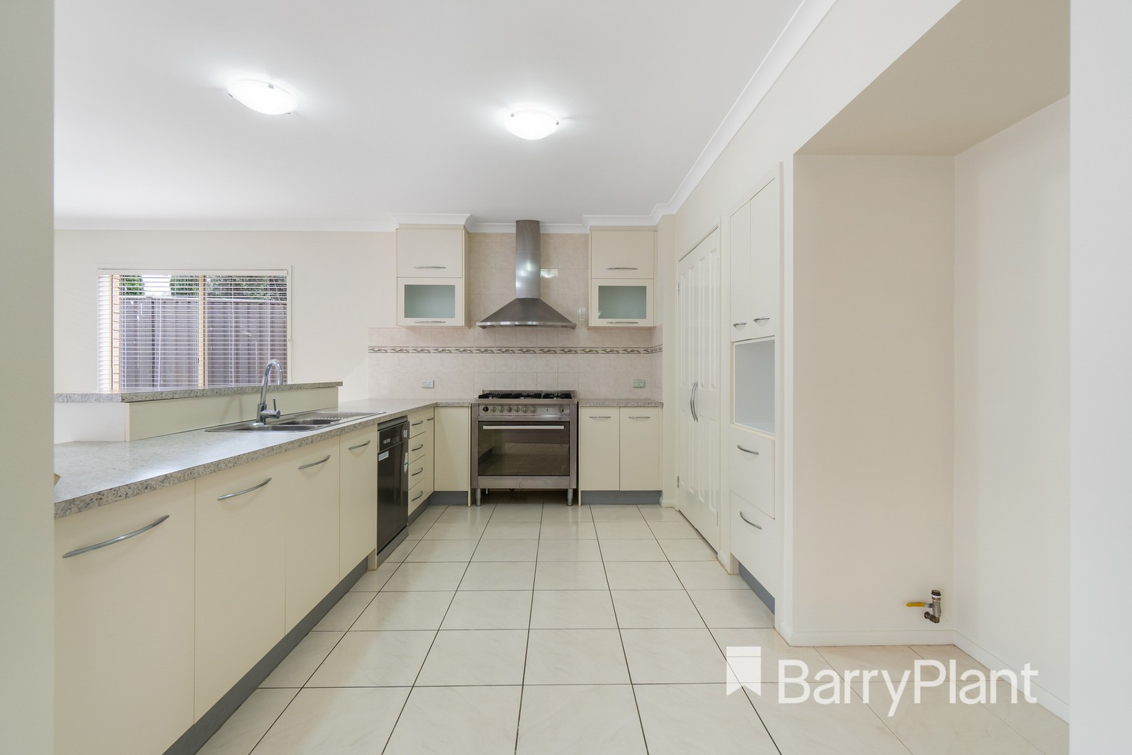 8 Broadwater StreetManor Lakes, VIC 3024, Manor Lakes - Thumbnail 5