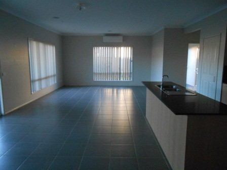 10 Yaramba Boulevard, Point Cook, VIC 3030 - Thumbnail 2 - 04/12/2020