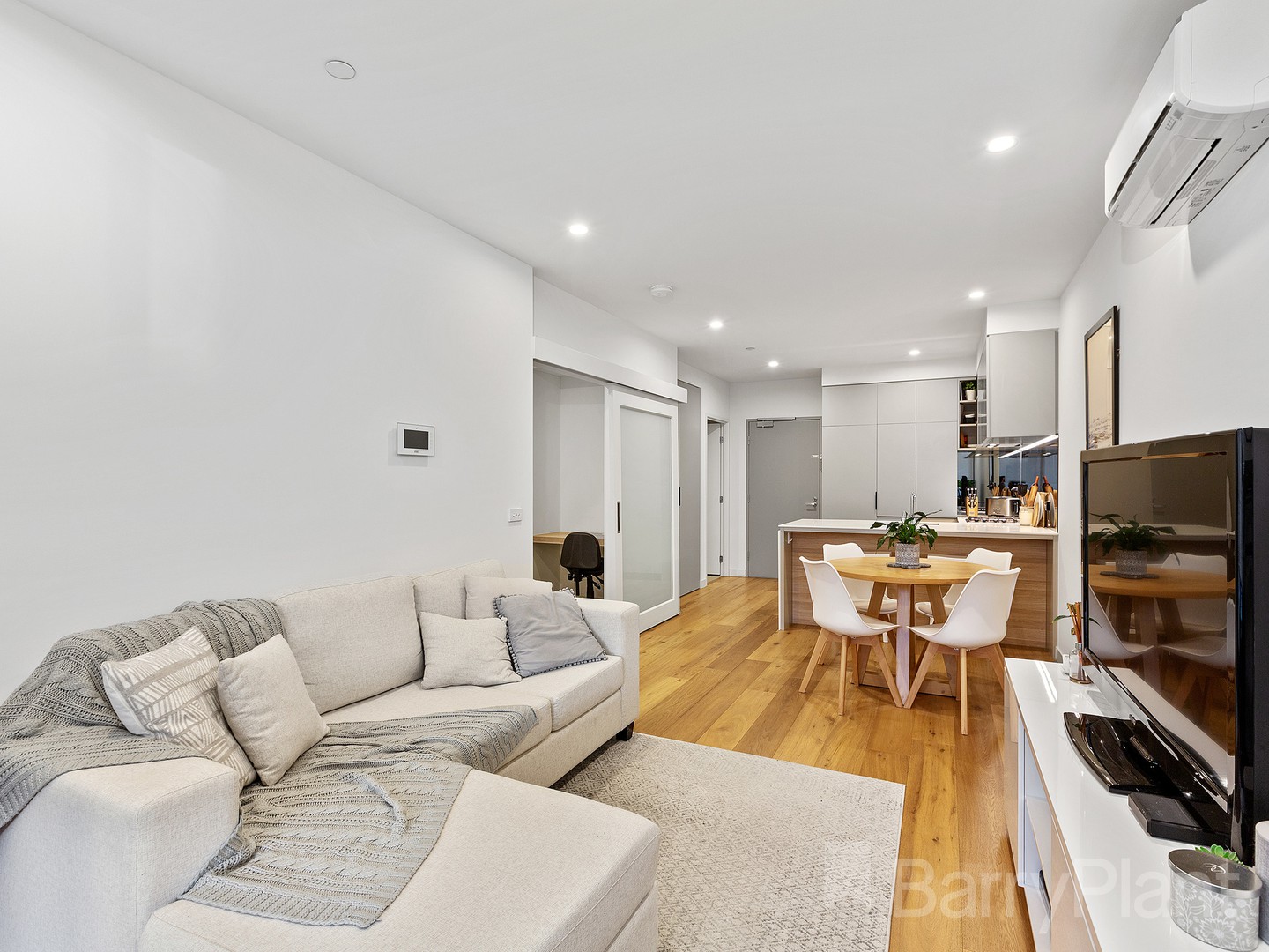 303/9 Red Hill Terrace, Doncaster East, VIC 3109 - Thumbnail 2 - 04/12/2020