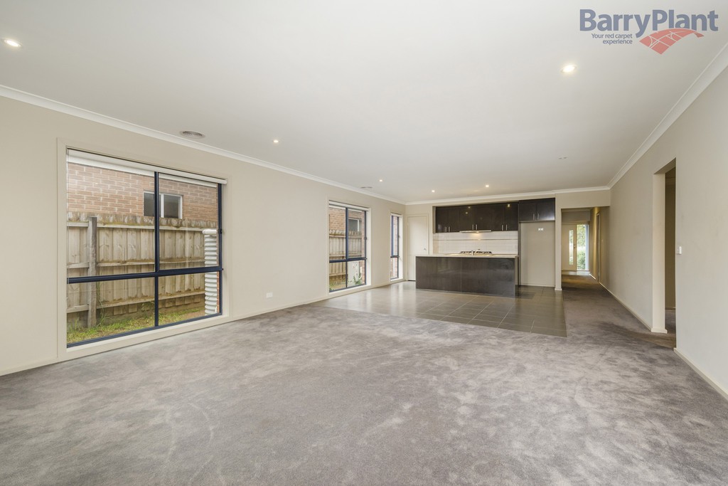 252 Boardwalk Boulevard, Point Cook, VIC 3030 - Thumbnail 2 - 08/12/2020