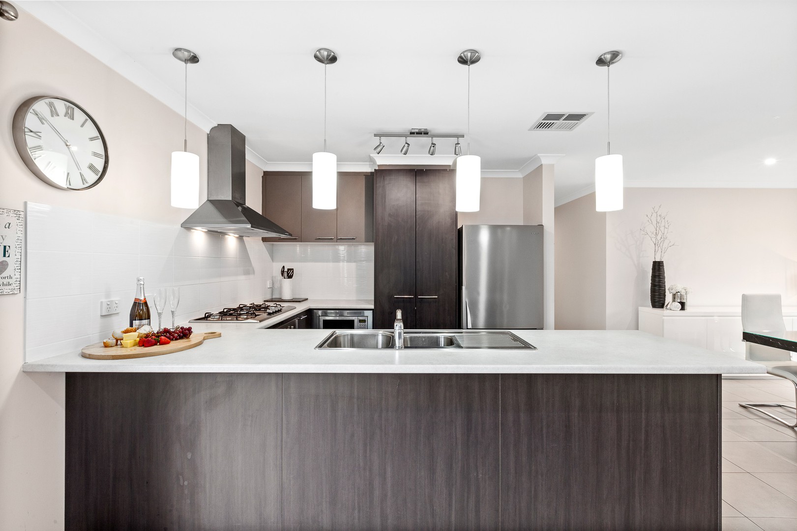 6 Woodridge Crescent, Doreen, VIC 3754 - Thumbnail 2 - 05/01/2021