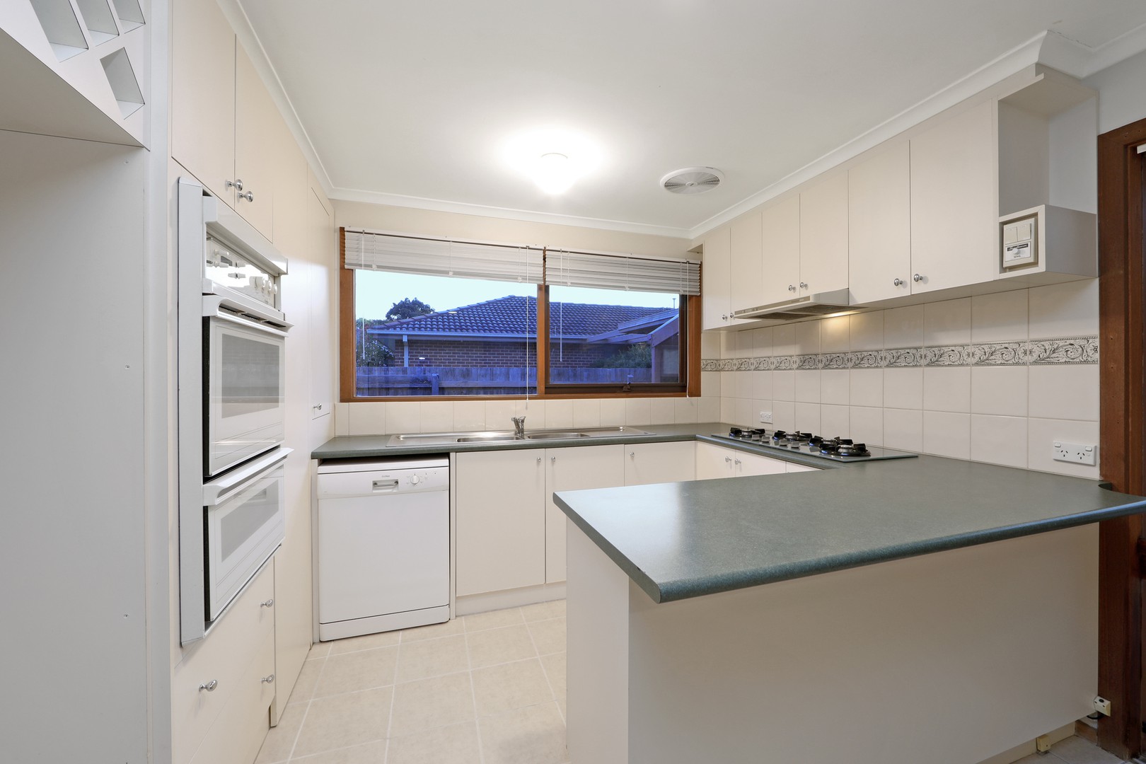 41 Sullivan AvenueLysterfield, VIC 3156, Lysterfield - Thumbnail 2