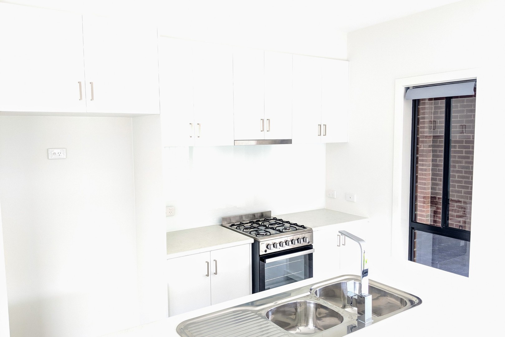 2/4 Pine Street, Thomastown, VIC 3074 - Thumbnail 2 - 10/12/2020