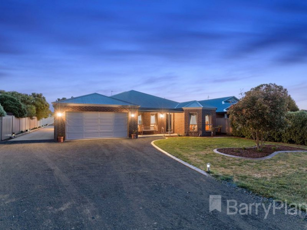 13 Clarke StreetMiners Rest, VIC 3352, Miners Rest - Thumbnail 2