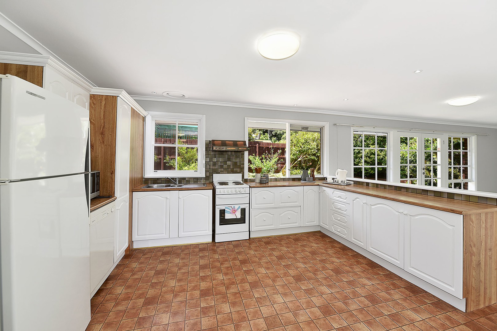 37 Monomeith CrescentMount Waverley, VIC 3149, Mount Waverley - Thumbnail 8