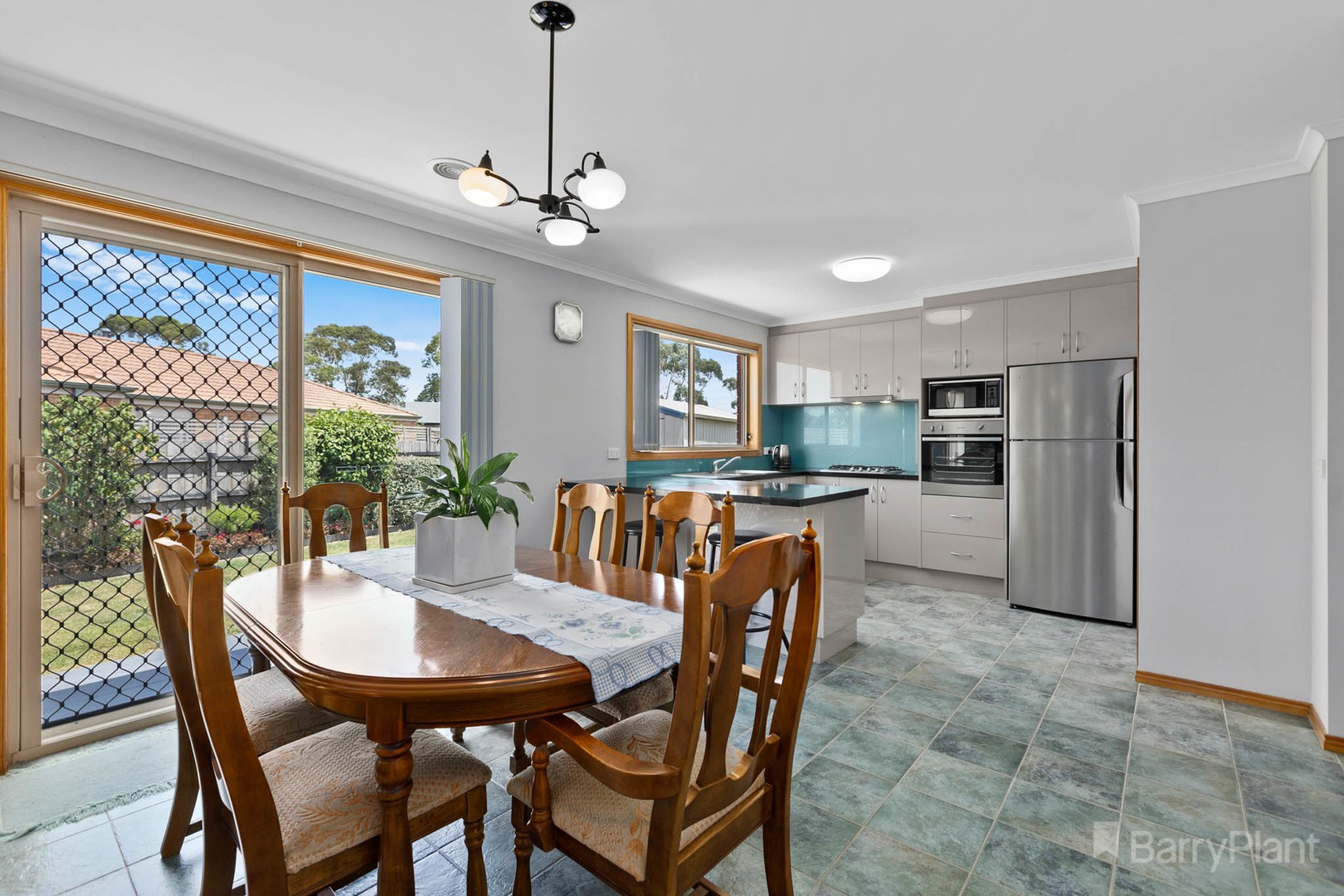 2 Capri CourtPakenham, VIC 3810, Pakenham - Thumbnail 3