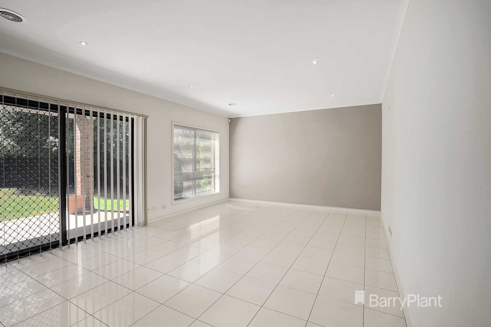 2 Boronia AvenueCranbourne, VIC 3977, Cranbourne - Thumbnail 3