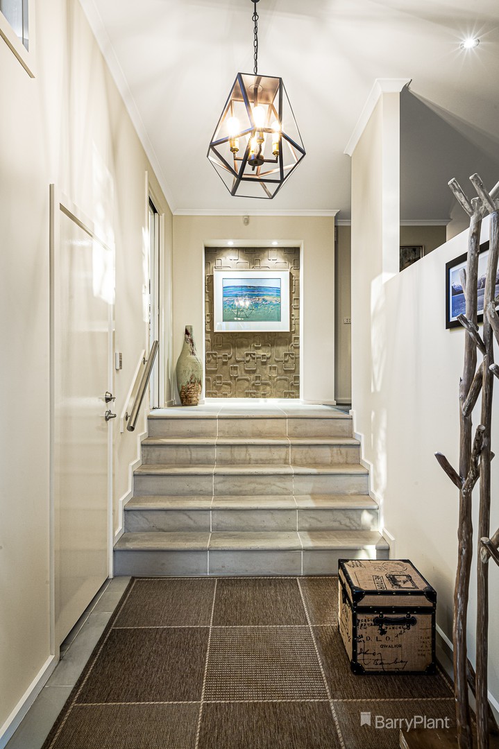 16 Coolabah DriveEltham, VIC 3095, Eltham - Thumbnail 2