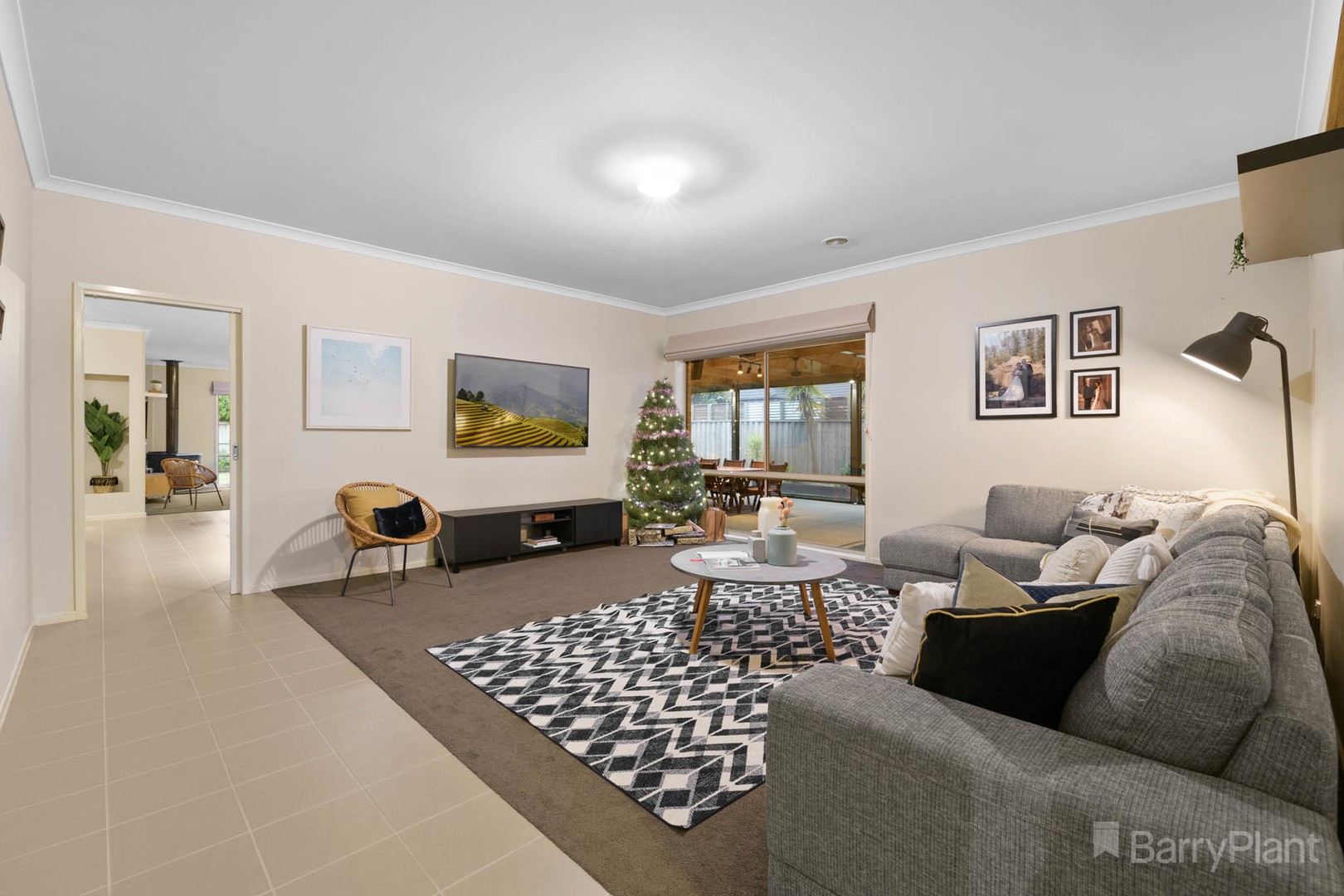 18 Whiteley Way, Pakenham, VIC 3810 - Thumbnail 2 - 17/12/2020