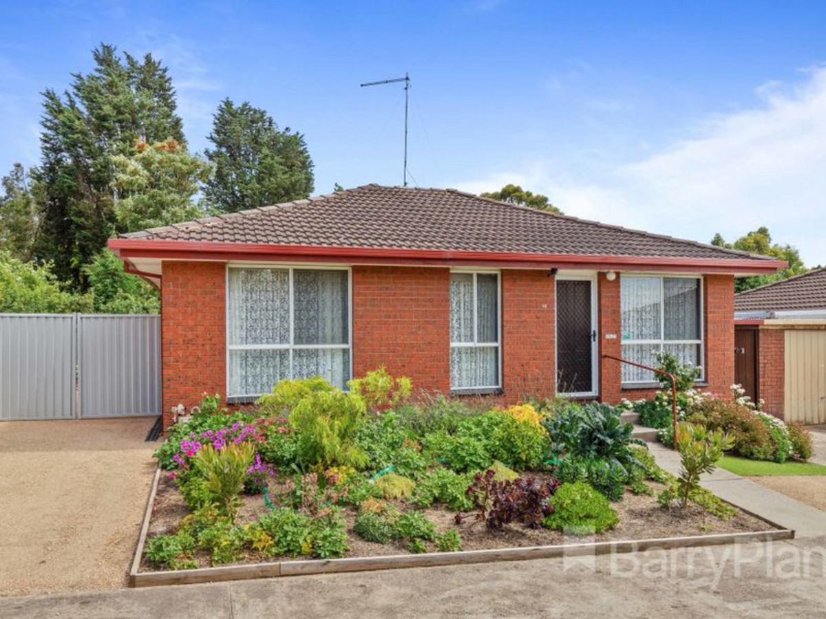 10 Burnbank CloseLake Wendouree, VIC 3350, Lake Wendouree - Thumbnail 3