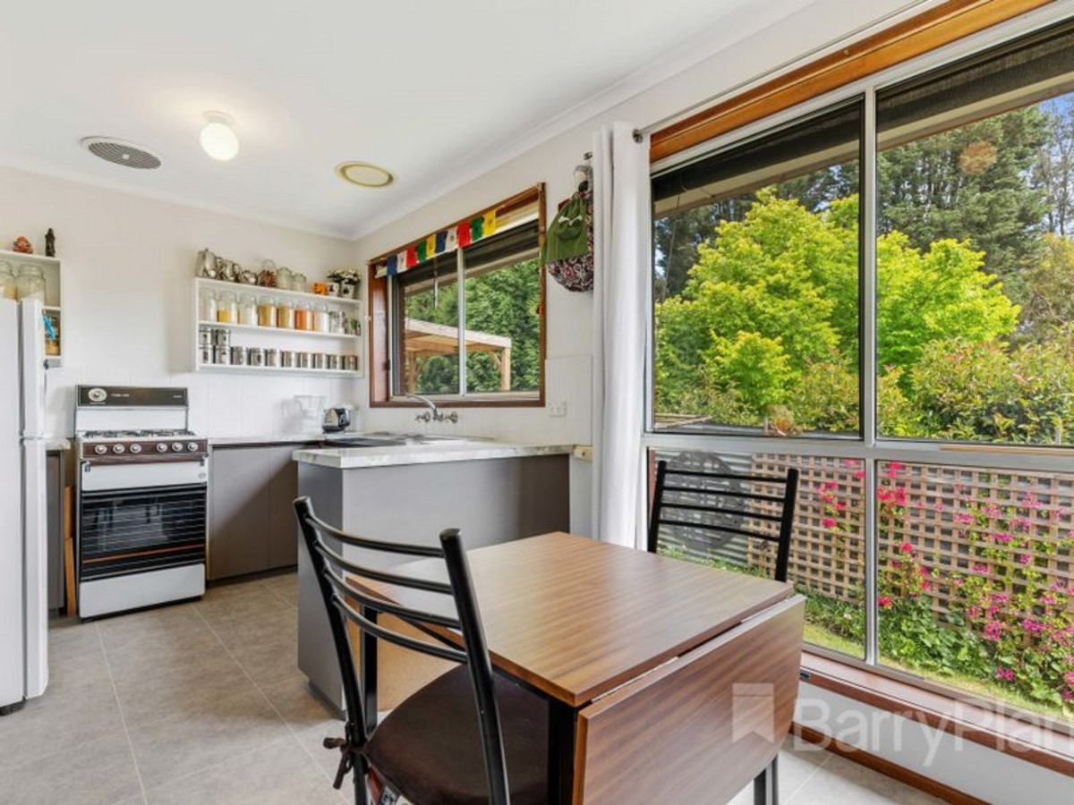 10 Burnbank CloseLake Wendouree, VIC 3350, Lake Wendouree - Thumbnail 7