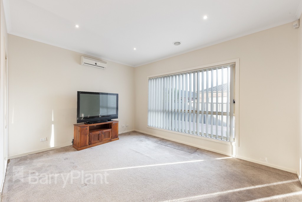 31 Grosvenor Crescent, Derrimut, VIC 3026 - Thumbnail 2 - 22/12/2020