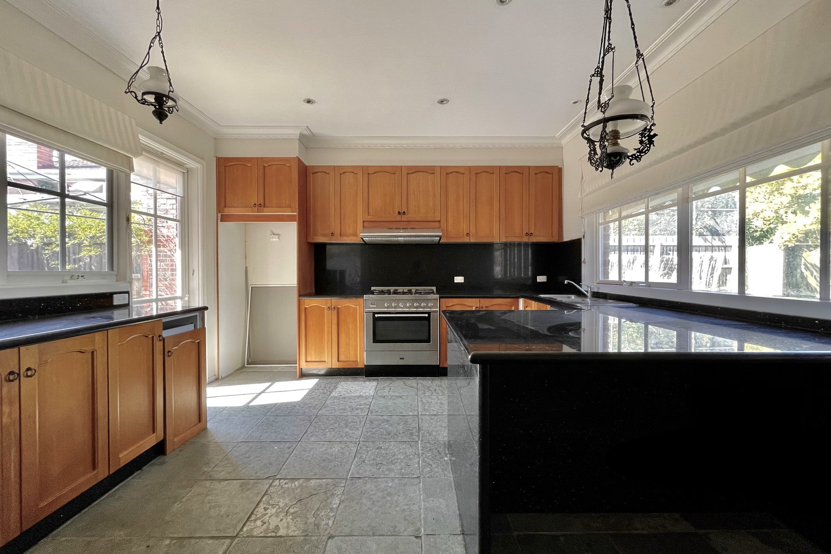 16 Oak Hill RoadMount Waverley, VIC 3149, Mount Waverley - Thumbnail 3